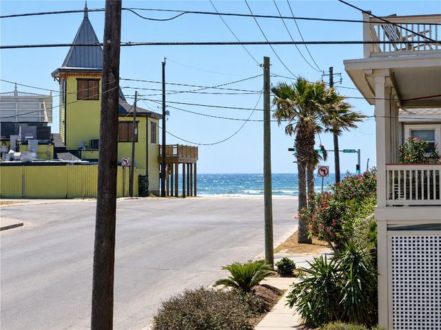 1805 19th St — Galveston Outlots
