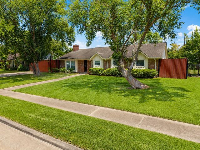 7718 Hiawatha Dr — Sharpstown Country Club Estate