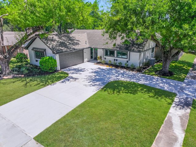 5302 Arbor Vitae Dr — Forest West