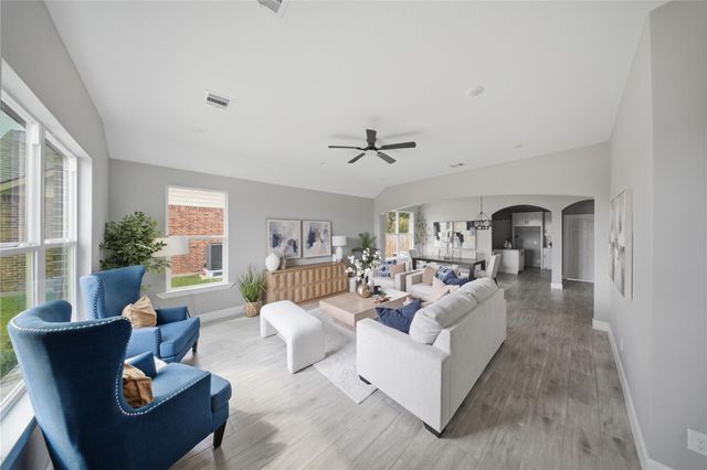 5014 E Meadow Dr — East Mdw Deer Park