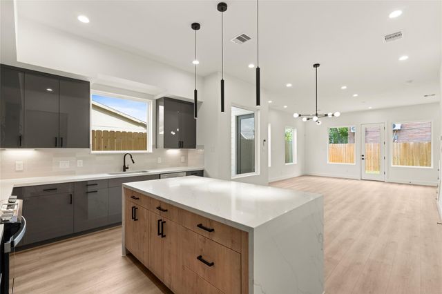 2717 Sampson St — Sampson Drew Crossing