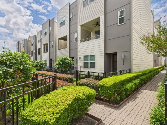 2761 Clinton Dr — Eado Edge Amd #1