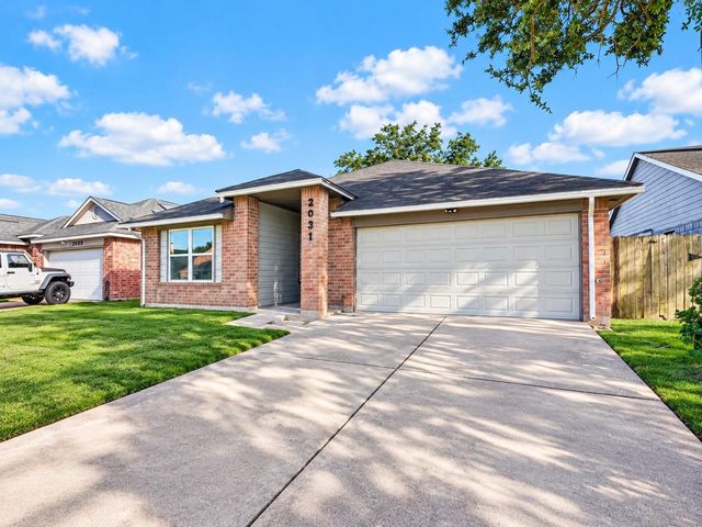 2031 Hickory Glen Dr — Hunters Green
