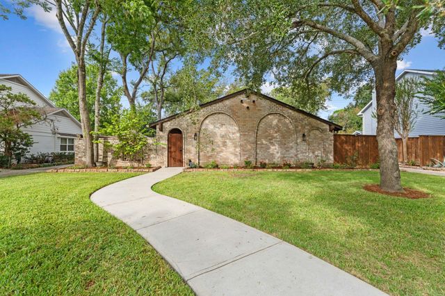 315 Greenpark Dr — Westchester