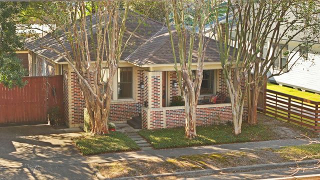 1112 Algregg St — North Norhill Add
