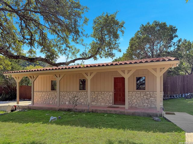 789 BARBARA DR — Canyon Lake Village