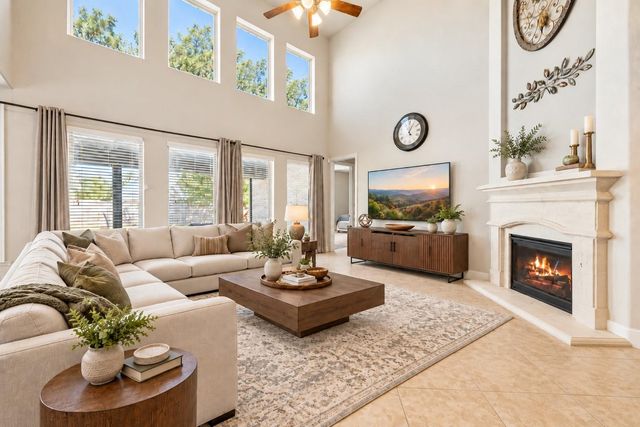 1611 Tonkawa Trl — Cane Island