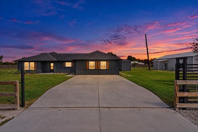 7811 County Road 168 — Hooper & Wade