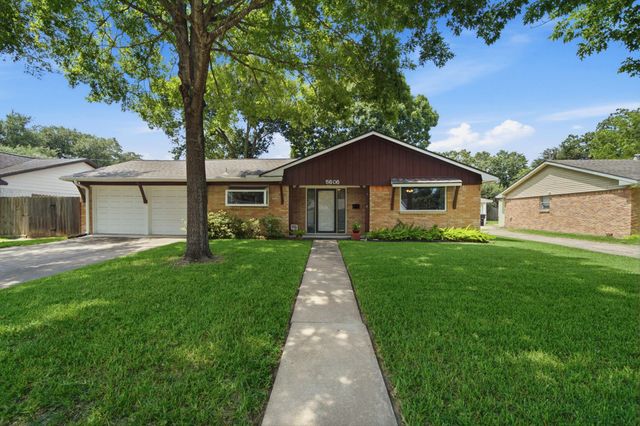 5606 Carew St — Maplewood Sec 15