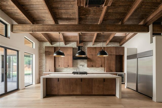 2510 Underwood Street — DEVON ESTATES