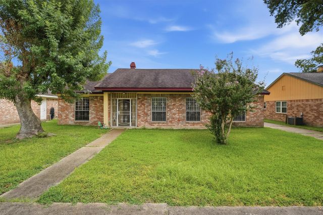 12126 Pine Knoll dr Dr — Huntington Village Sec 01