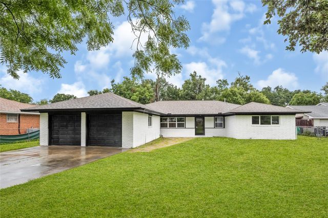 320 Burnett Dr — Lakewood Sec B