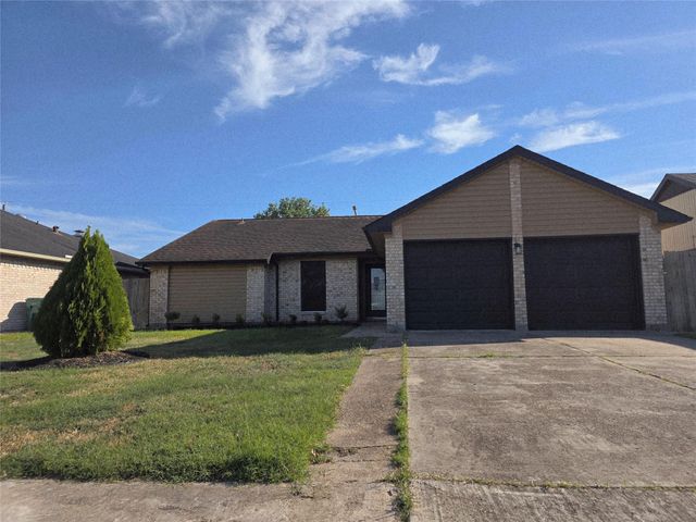 3012 Briar Dr — Tanglebriar Village
