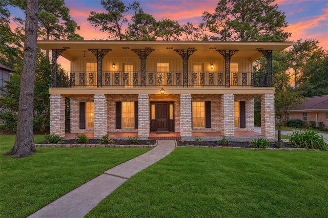 131 Shadowood St — Forest Estates