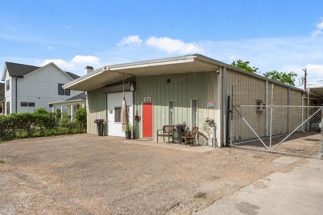 1829 Arlington St — Houston Heights