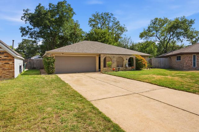 9218 Landwood Dr — Woodland Trails Sec 01