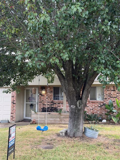 2225 34th Ave N — Lakeview 1