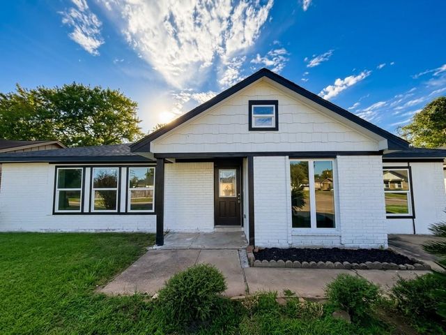15022 Buxley St — Westbrook