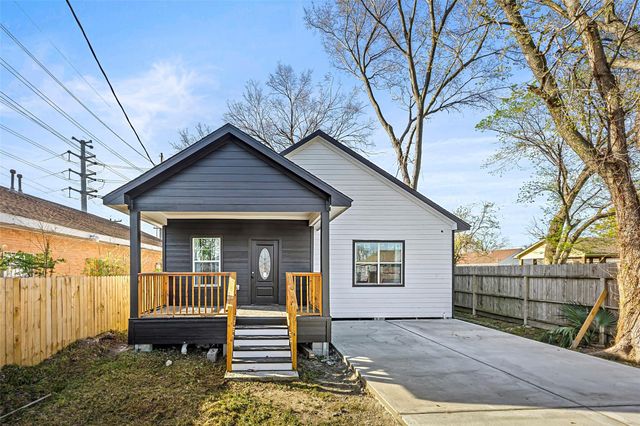 8824 Leander St — Smith & Gibbons