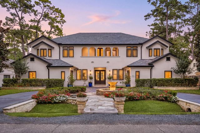 330 E Gaywood Dr — Rustling Pines