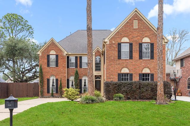 7915 Capri Cir — Hearthstone