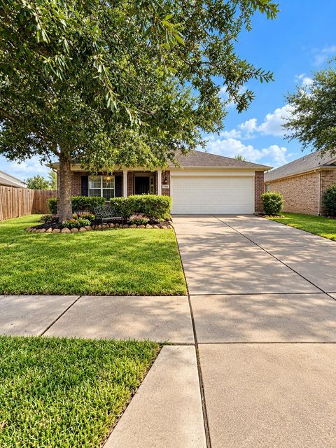 8126 Clover Leaf Dr — River Run At The Brazos Sec 2