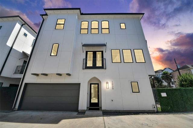 1035 W 24th St — Casa/Shady Acres