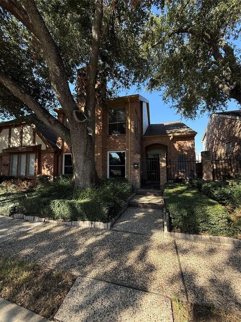 10005 Kemp Forest Dr — Spring Shadows T/H Sec 02