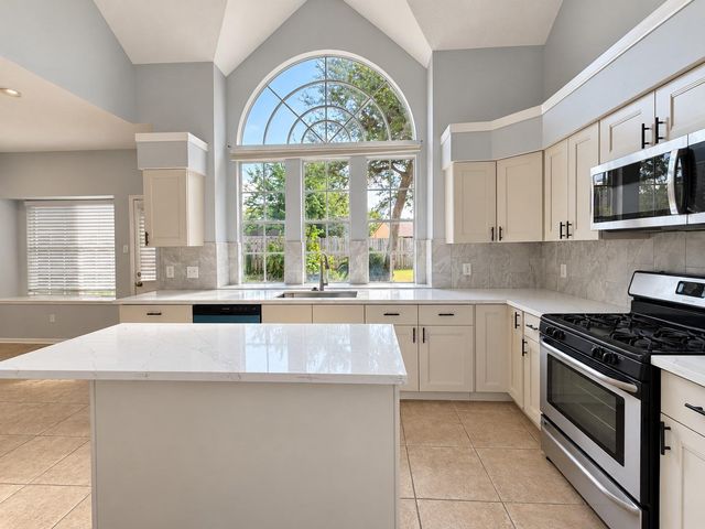 6927 Springcrest Ct — Greatwood Knoll
