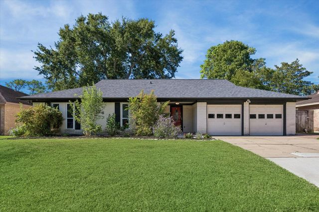 15726 Blackhawk Blvd — Wedgewood Village