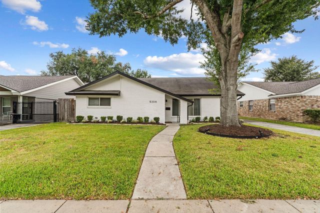 9206 Kapri Ln — Woodside