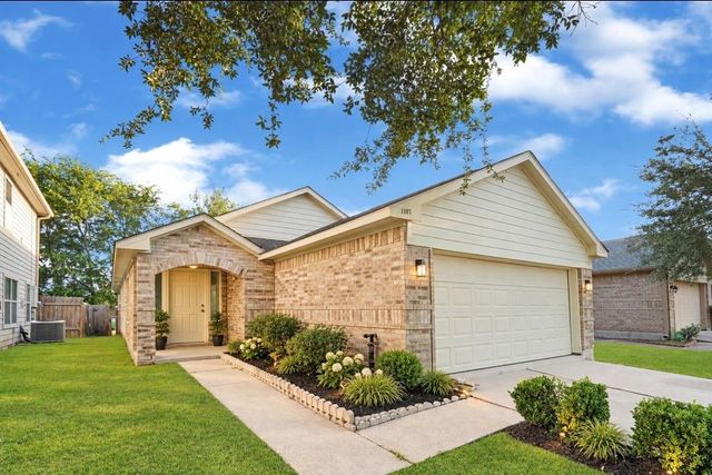 1107 Hampton Villa Ln — Regal Oaks