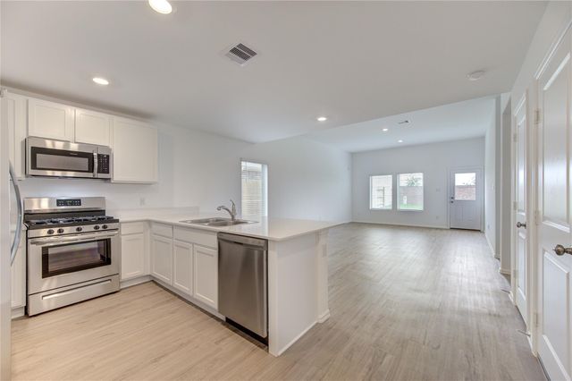 1432 Twilight Green Dr — Sunterra