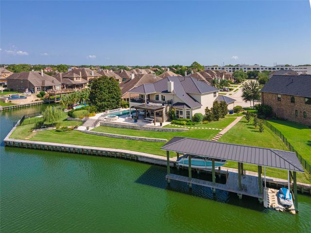 858 Signature Cv — Peninsula At Clear Lake