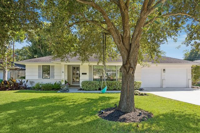 3027 Stanton St — Knollwood Village