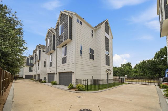 1650 W Tidwell Rd — Commons/West Tidwell