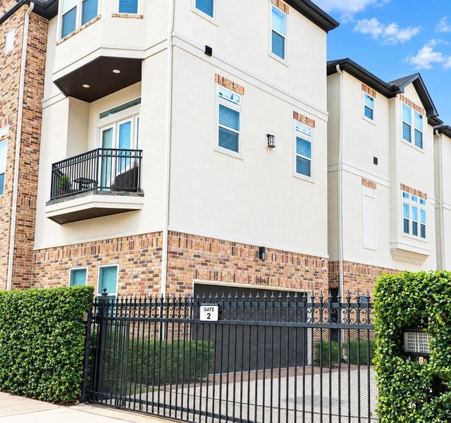 2822 Princeton St — Heights Enclave Place