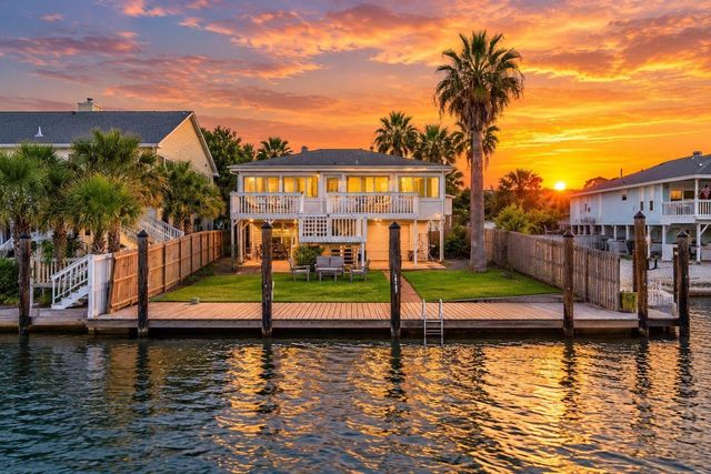 906 91st St — Laguna De Oro