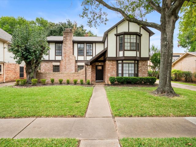 2715 River Birch Dr — Colony Bend Sec 2