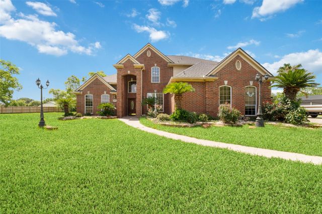 1513 County Road 149 — Emerald Manor