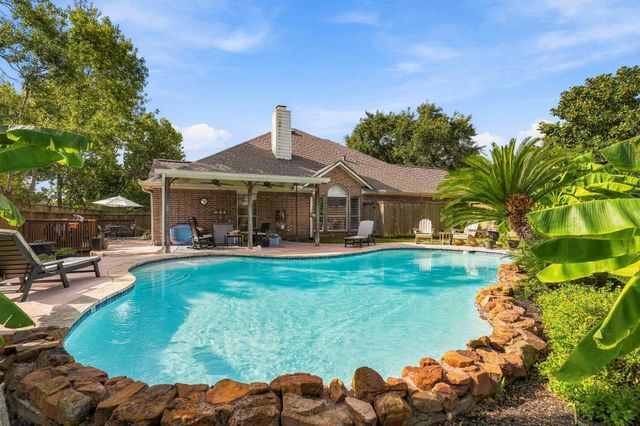 3905 Kimberly Dr — Sunset Lakes Sec 3