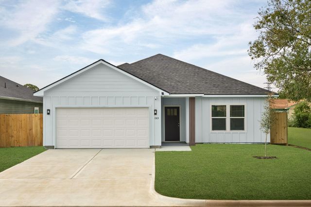 1303 Hawthorne St — Lee Heights