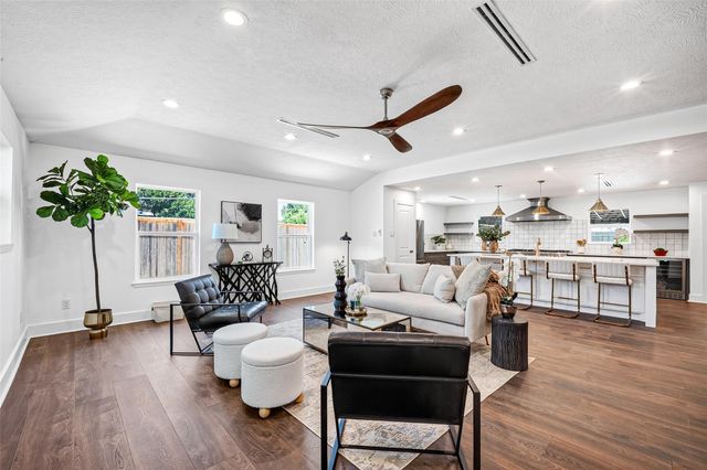 1338 Seaspray Ct — Timbergrove Manor