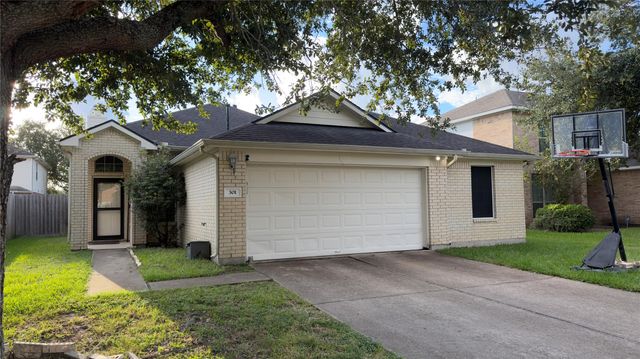 301 S Golden Oak Dr — Amburn Oaks Sec 1 2004