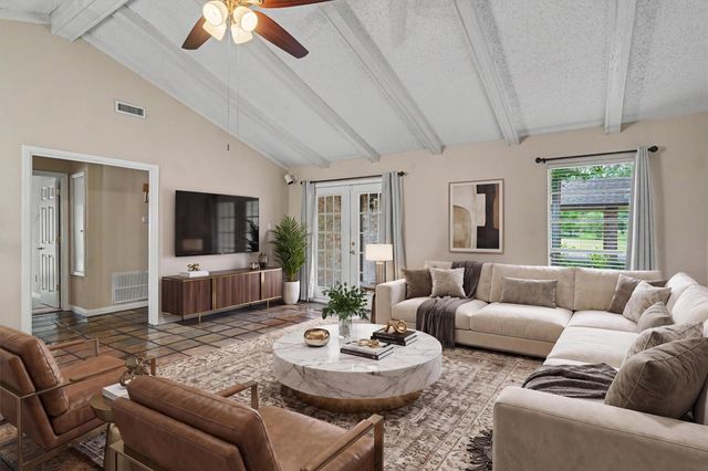 2301 Longwood Dr — Longwood Park