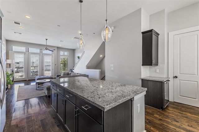 2114 Sabine St — Ovid Street Gardens
