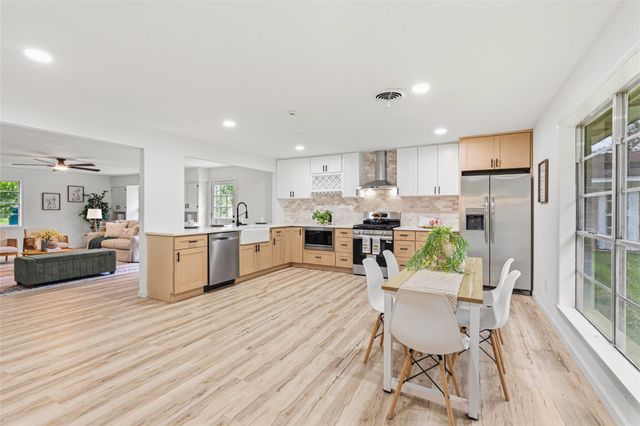 15903 Hickory Bend Dr — Oak Bend Estates