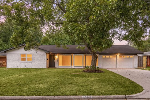 1900 Amy Dr — Eva Maud
