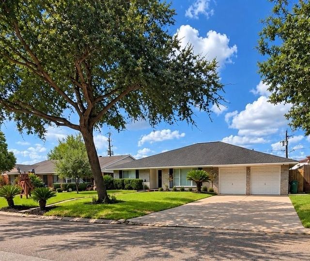 10506 Willowisp Dr — Willow Bend