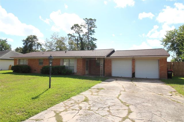 111 Staples Dr — Staples Add